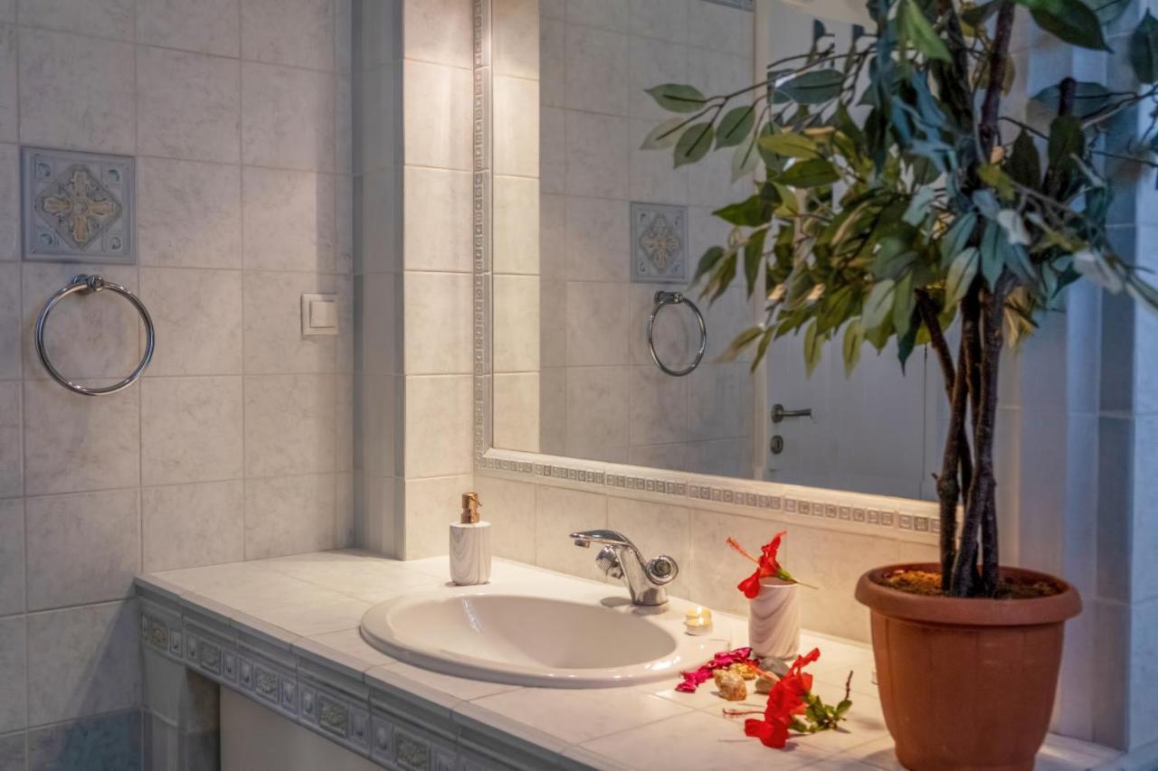 Villa Afroditi In Chania Near Airport With Private Pool, Free Wi-Fi, Souda Bay Views, Garden Oasis Kounoupidhianá Extérieur photo