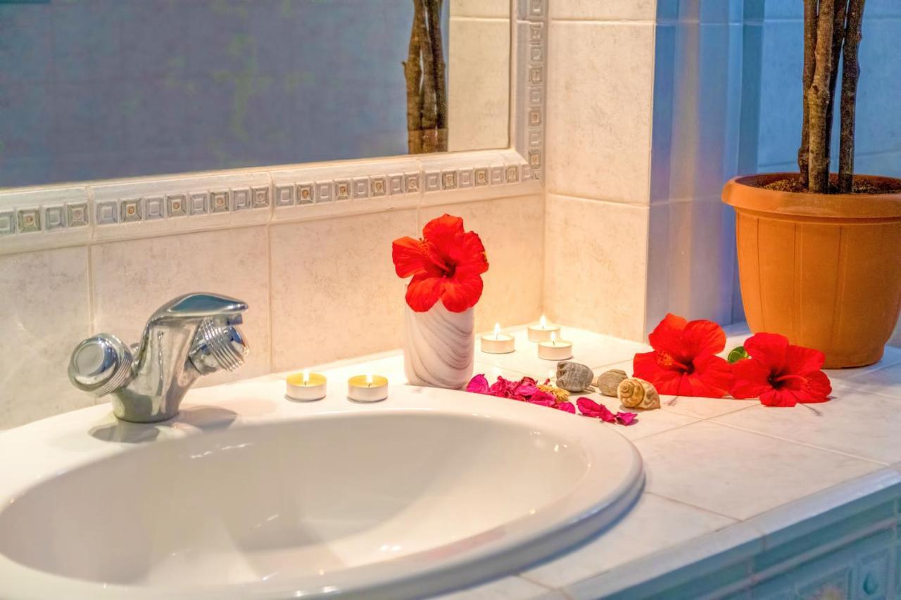 Villa Afroditi In Chania Near Airport With Private Pool, Free Wi-Fi, Souda Bay Views, Garden Oasis Kounoupidhianá Extérieur photo