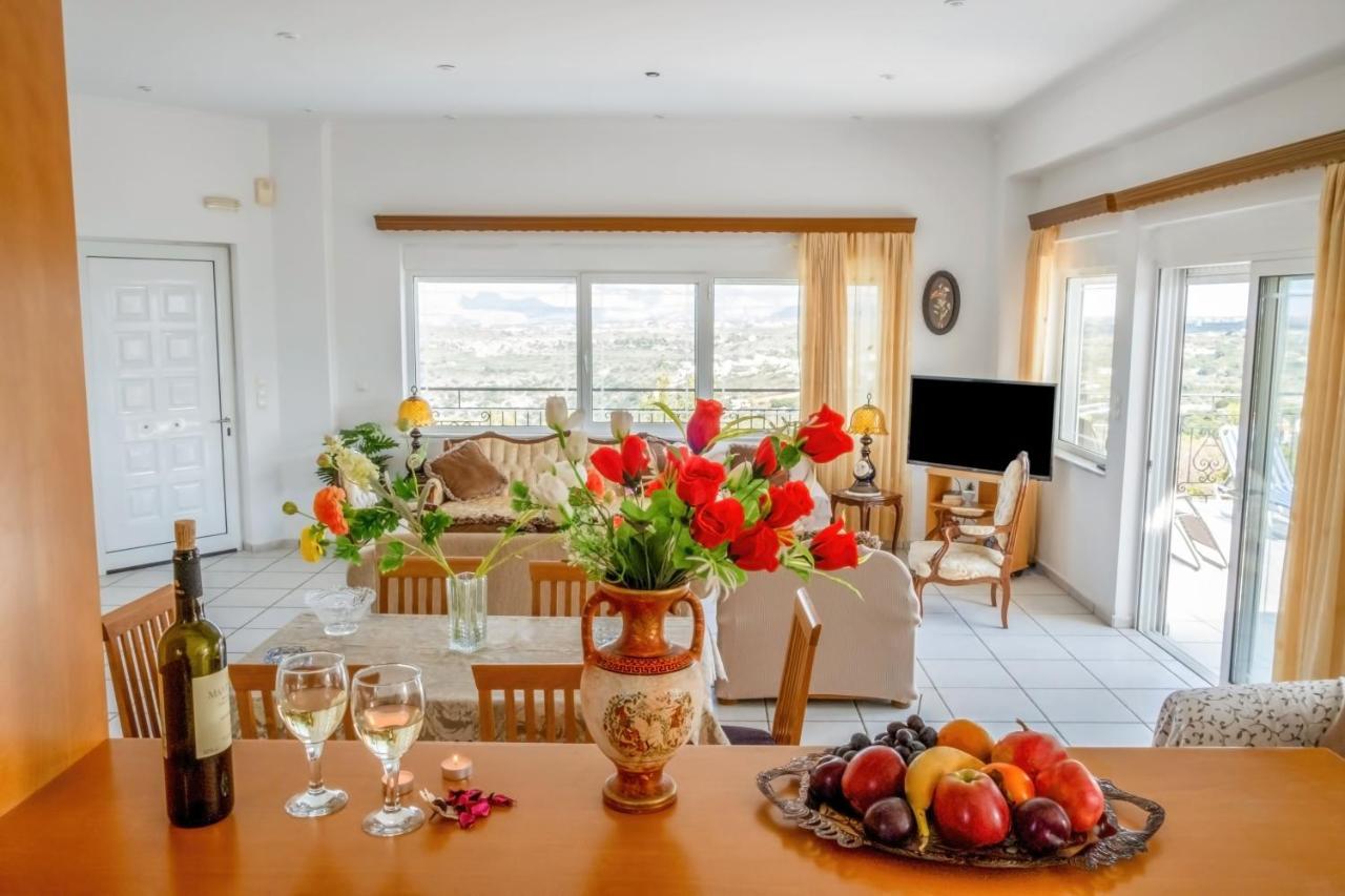 Villa Afroditi In Chania Near Airport With Private Pool, Free Wi-Fi, Souda Bay Views, Garden Oasis Kounoupidhianá Extérieur photo